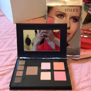 Fiona styles BNWT contour kit BNWT.